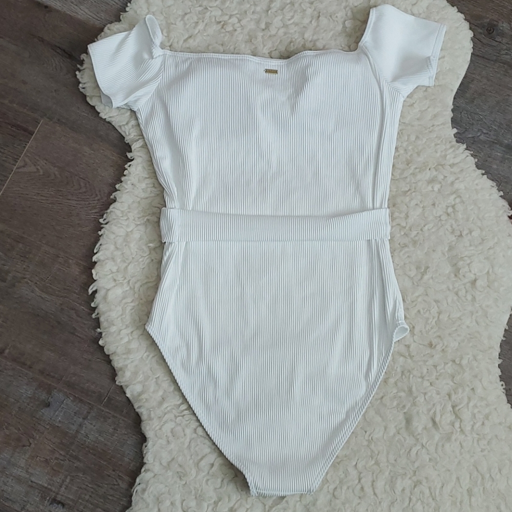 Roxy cap sleeve one-piece belted swimsuit - Picture 4 of 11